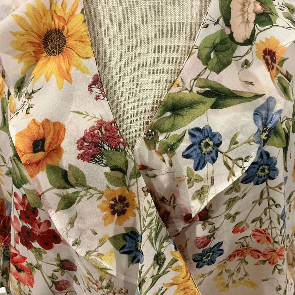 Philosophy | Floral Blouse size L NWT - Picture 3 of 12